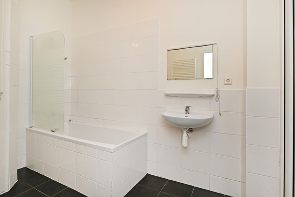 Medium property photo - Velpsestraat 211, 2573 SK Den Haag